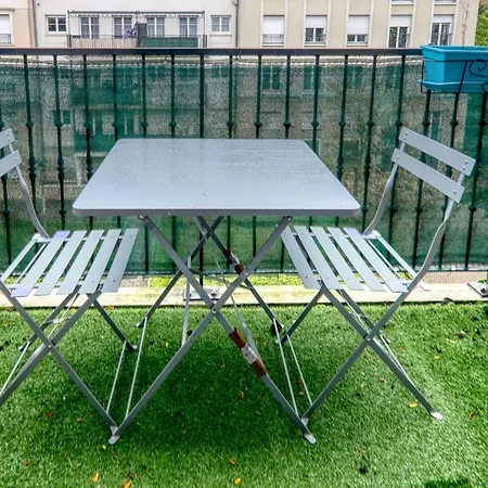 Apartament Grey Bussy-Saint-Georges